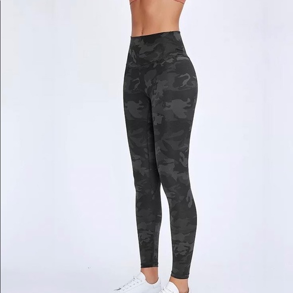 black camo yoga pants